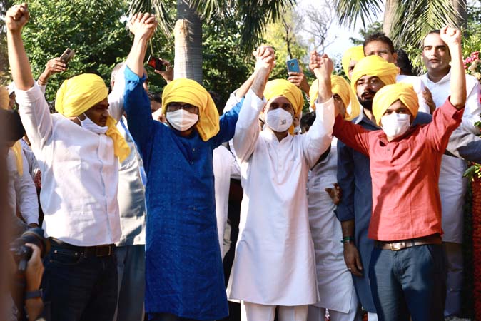 जेएनयू वाले कन्हैया ने ‘हंसिया’ छोड़ ‘हाथ’ थामा, मेवानी भी कांग्रेस के मंच पर पहुंचे जेएनयू वाले कन्हैया ने ‘हंसिया’ छोड़ ‘हाथ’ थामा, मेवानी भी कांग्रेस के मंच पर पहुंचे